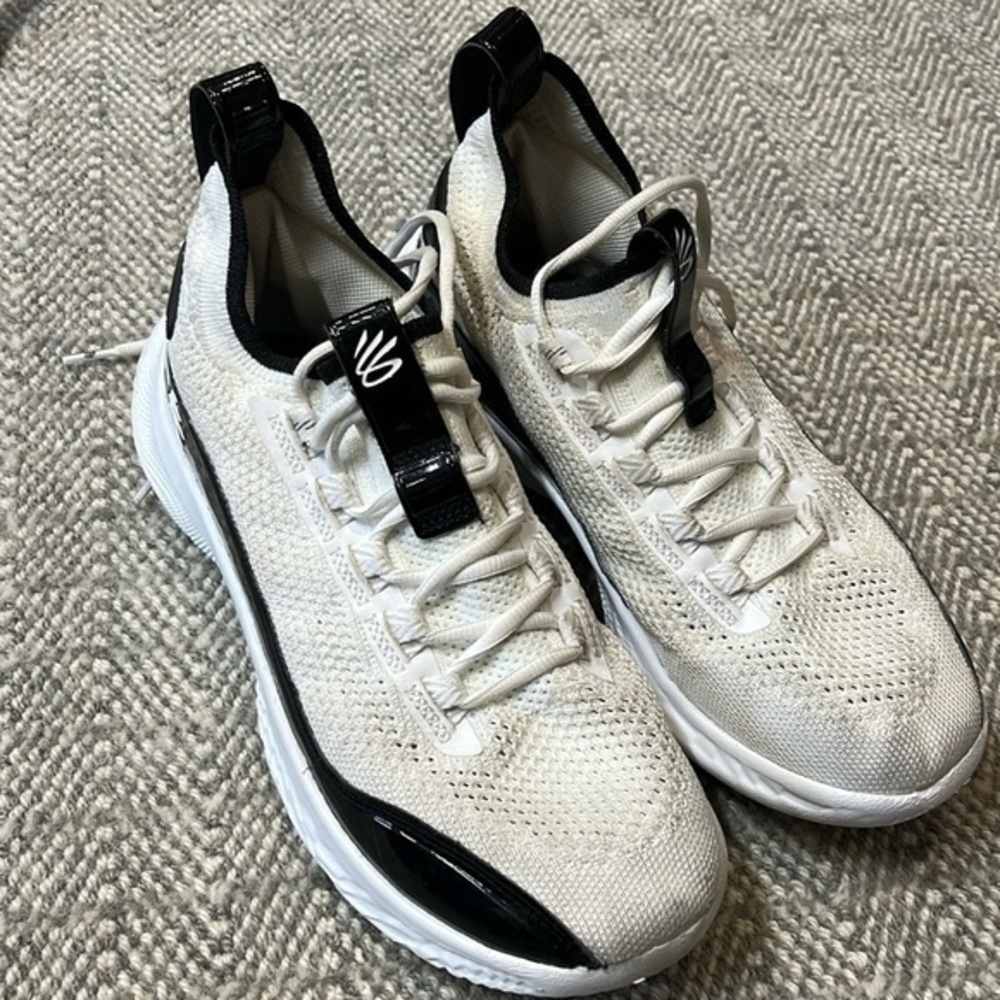 Under Armour Flow 8‎ Zen Curry black and white men’s size 9 1/2 women’s size 11